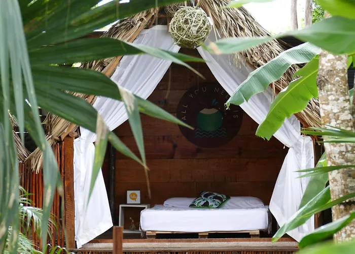 El Buho Bacalar Eco-Cabanas Hostal